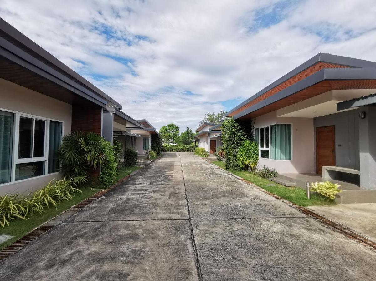 Smile Resort Sriracha Сі-Рача Екстер'єр фото